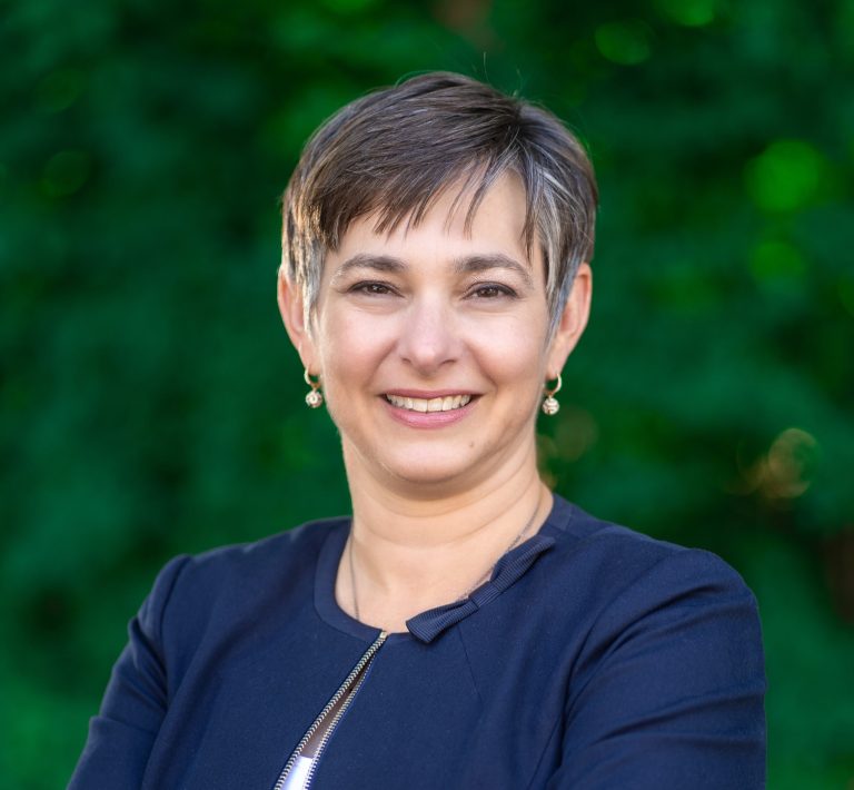 Headshots Laura cropped scaled 5 768x710